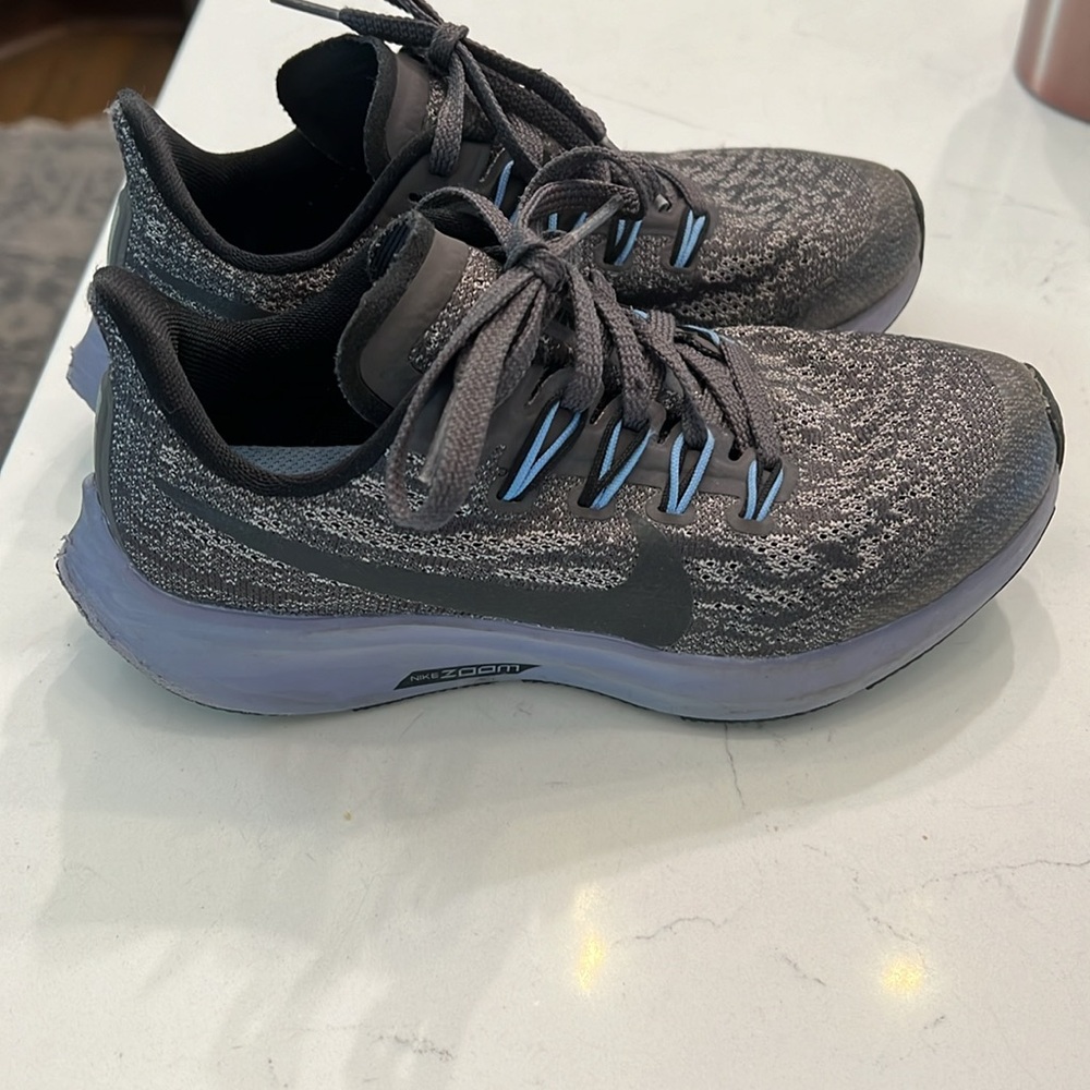 Nike Kids Sneakers in Black and Gray
